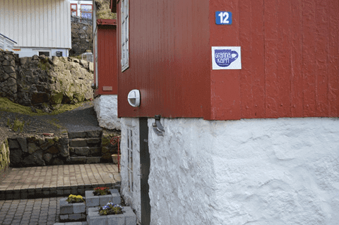 Góð og hugnalig løta á grannakaffi