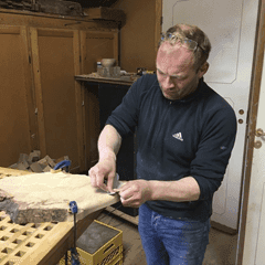 Træsmíð við Joel Cole